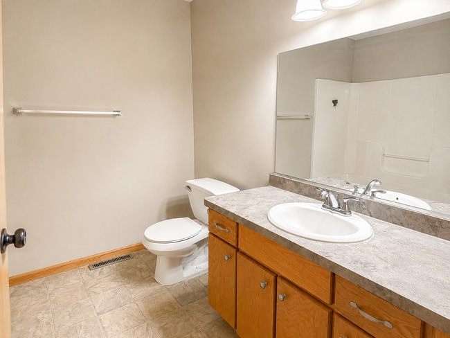 Photo - 628 Danielson Ct