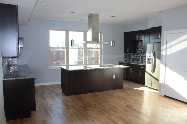 Building Photo - 718 N 19th St Unit #3