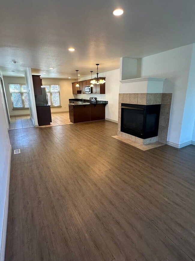 Photo - GET $1000 OFF THE FIRST MONTHS RENT!!!