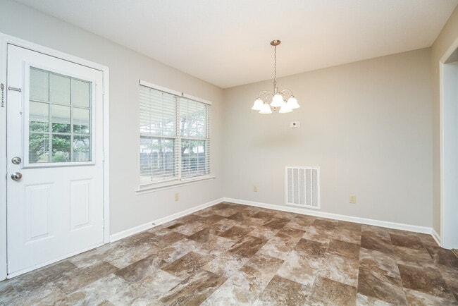 Photo - 1906 Landmark Ln
