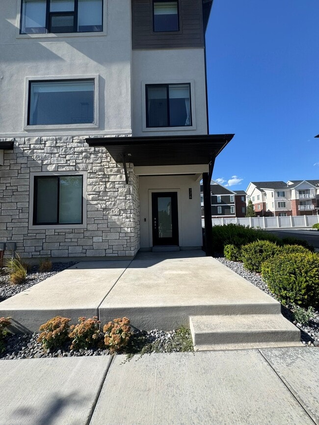 776 W Bronze Leaf Rd