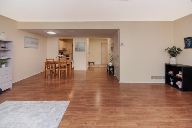 Photo - 609 Watersedge Dr