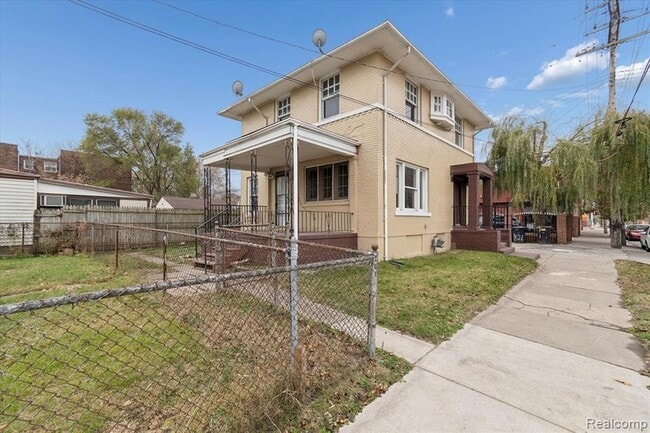 Photo - 5421 Toledo St