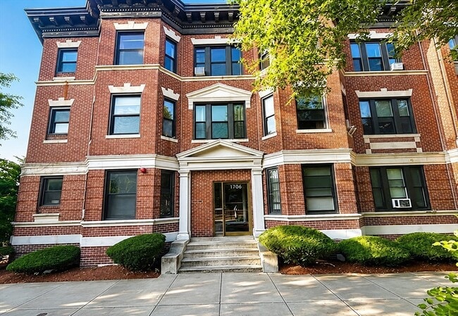 Building Photo - 1706 Commonwealth Ave Unit 31