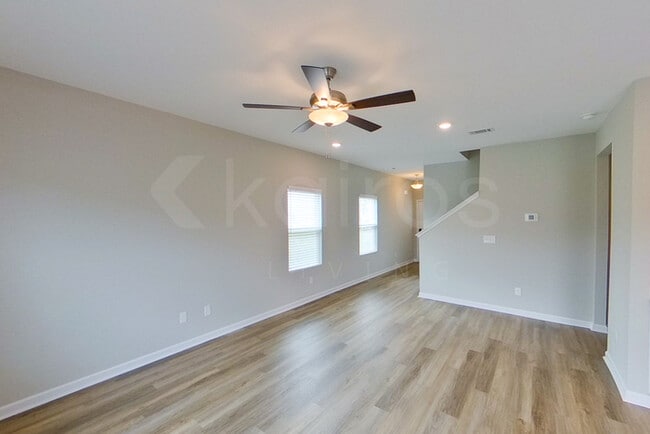 Photo - 496 Narrow Brg Ct