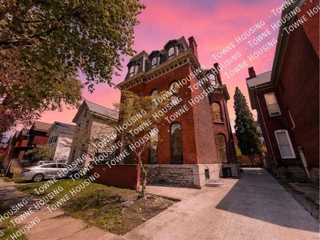 Building Photo - 15 N Pearl St Unit 1