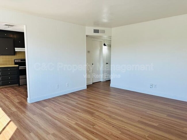 Building Photo - 1668 W Ashlan Ave