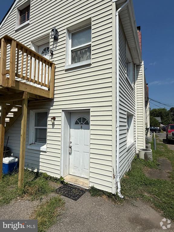 Building Photo - 606 Stuart St Unit 3 Rental