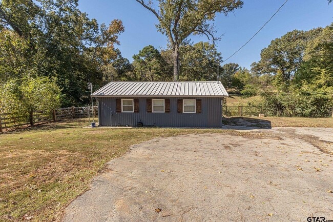 Building Photo - 21045 FM Rd 16