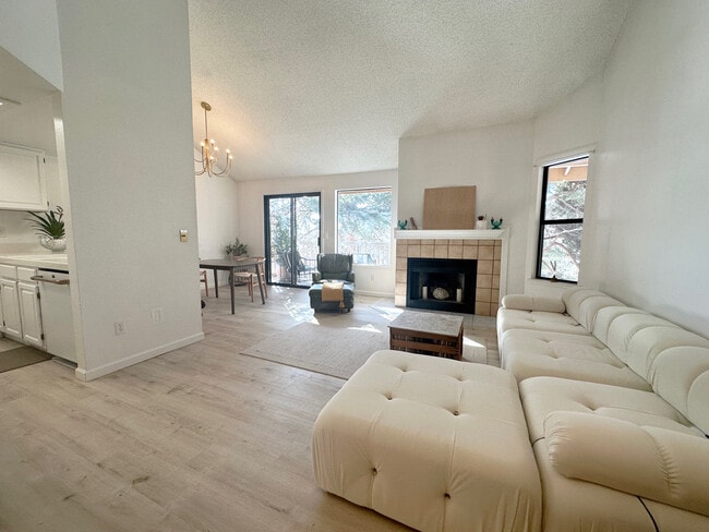 Building Photo - 2875 Idlewild Dr Unit 12