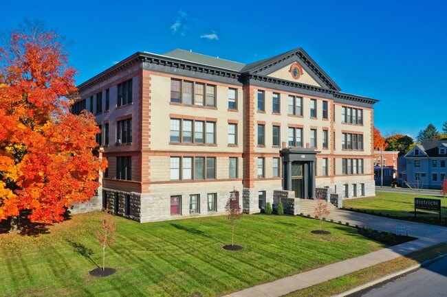 Building Photo - District 425