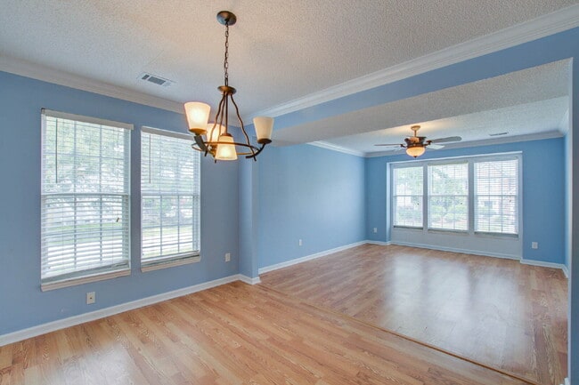 Photo - 100 N Pembroke Dr