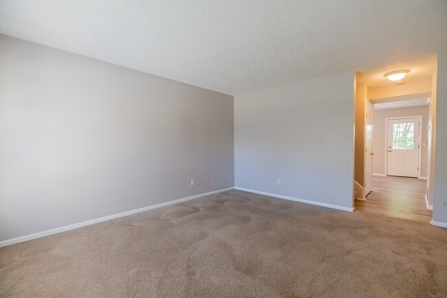 Photo - 484-486 Applegate Ln