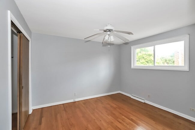 Photo - 4843 Elm St