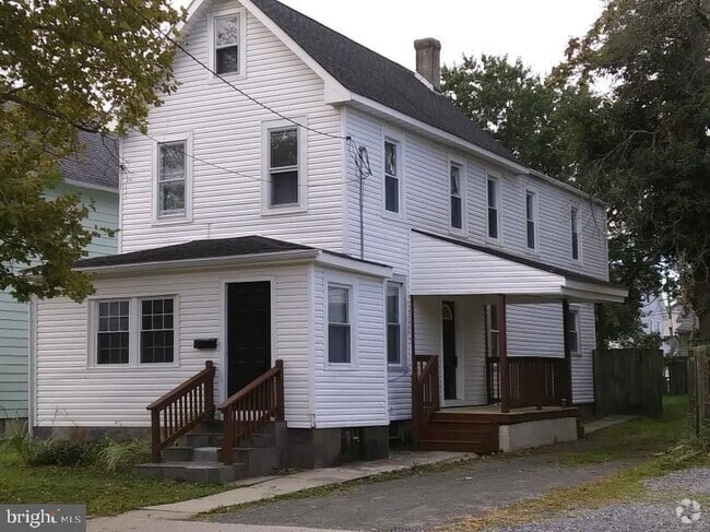 Building Photo - 620 Bridgeboro St Rental