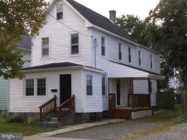 Building Photo - 620 Bridgeboro St Rental