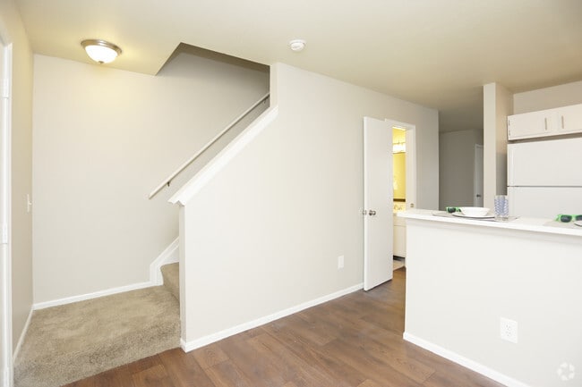 Willow Creek Apartments & Townhomes