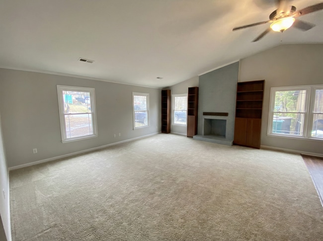 Living room - 1119 Eagle Rd