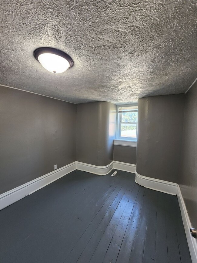 Photo - 2 bed 1 bath upstairs apartment Unit 418-D South Union Street