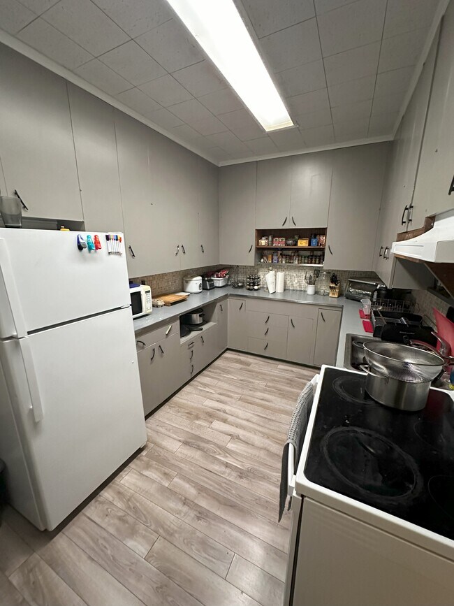 Photo - 220 E State St Unidad #3