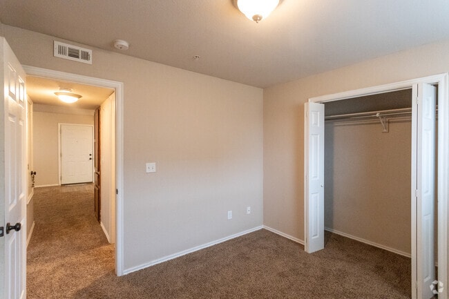 2BR, 1BA - 837SF