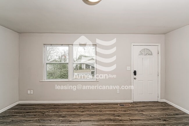 Photo - 610 16th Pl SW