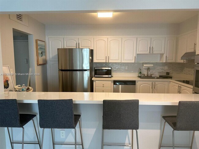 Building Photo - 19380 Collins Ave Unit 511 Rental