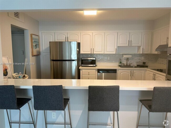 Building Photo - 19380 Collins Ave Unit 511 Rental