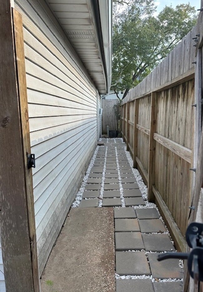 Photo - 10811 Cranbrook Rd