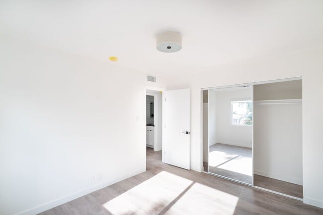 Photo - 3168 Wabash Ave