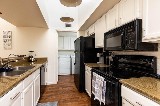 Photo - 1111 W Summit Pl