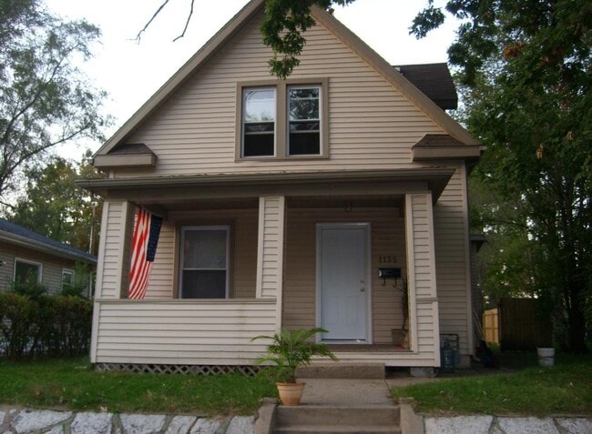 Building Photo - 1135 Bissell St Rental