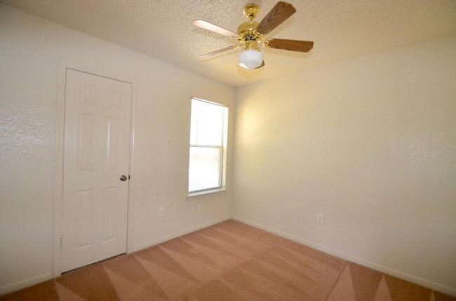 Photo - AMAZING 4 BED/ 2 BATH HOME IN WESTERN HILLS ESTATES- COVE!