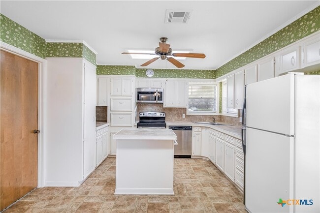 Photo - 608 Rosewood Dr