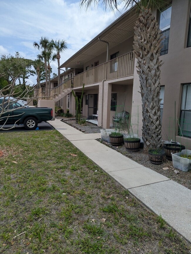 Building Photo - 555 Aster Ct Unit # 4
