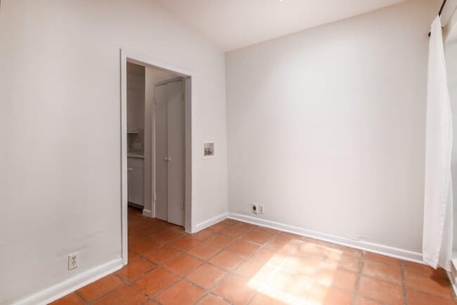 Photo - 2909 Windsor Rd