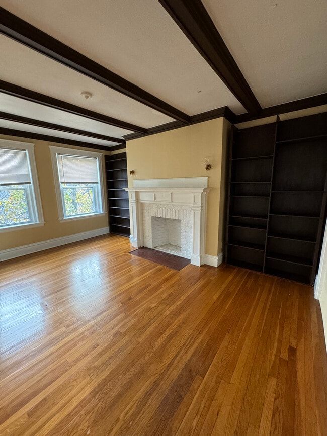 Building Photo - 61 Strathmore Rd Unit 3a