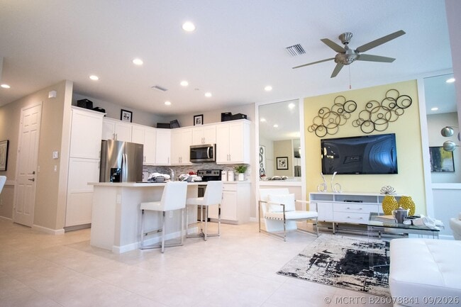 14446 Emerald Pl Wy
