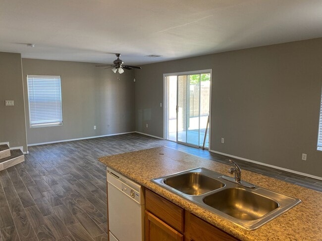 Photo - 558 S 222nd Ln