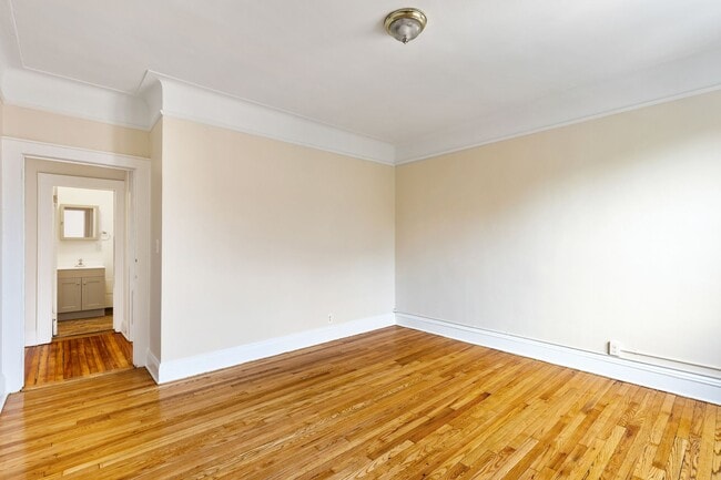 Photo - 271 Williams Ave