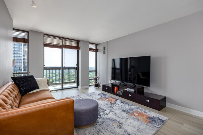 Photo - 1660 N La Salle Dr