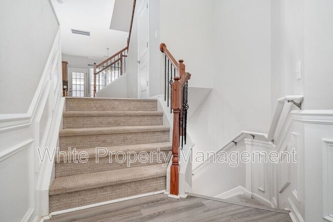 Photo - 822 Granby Dr