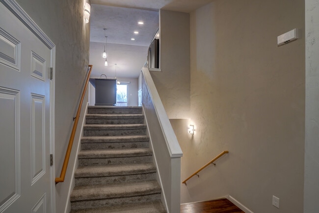 Foyer looking up to Kitchen - 826 Thompson Dr