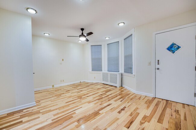 Photo - 100 W 17th St Unit 1