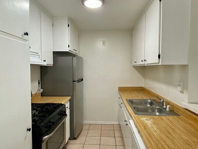 Photo - Charming 3 bed 2 bath condo in Tarzana Unit 264