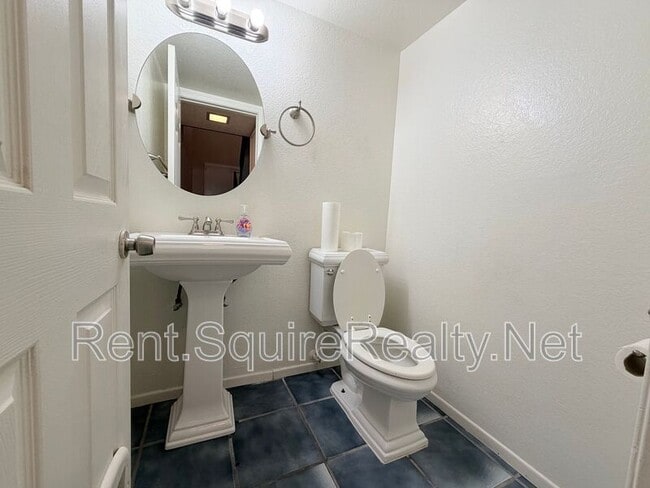 Photo - 2038 S Bon View Ave Unidad D