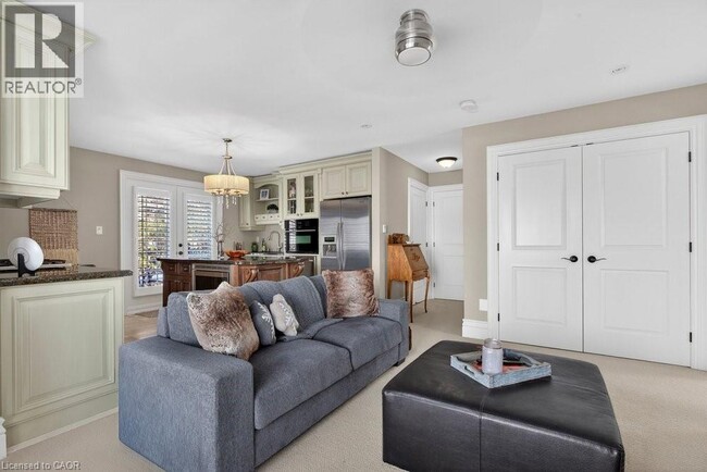 Photo - 847 Long Dr Unité Upper