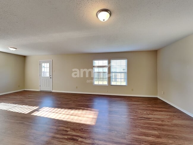 Photo - 1361 Redwood Dr