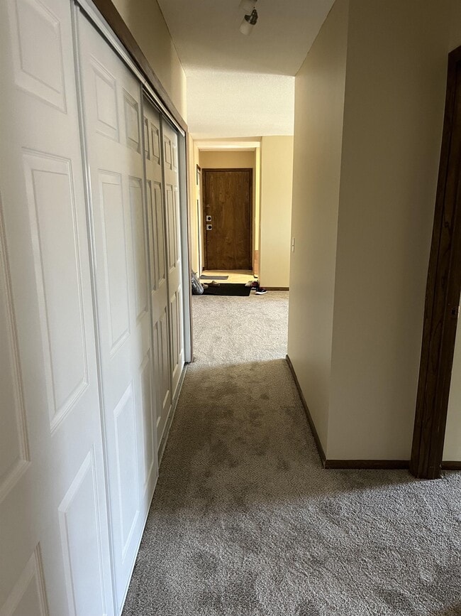 Photo - 930 6th St S