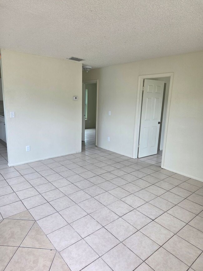 Photo - 3/2 DUPLEX